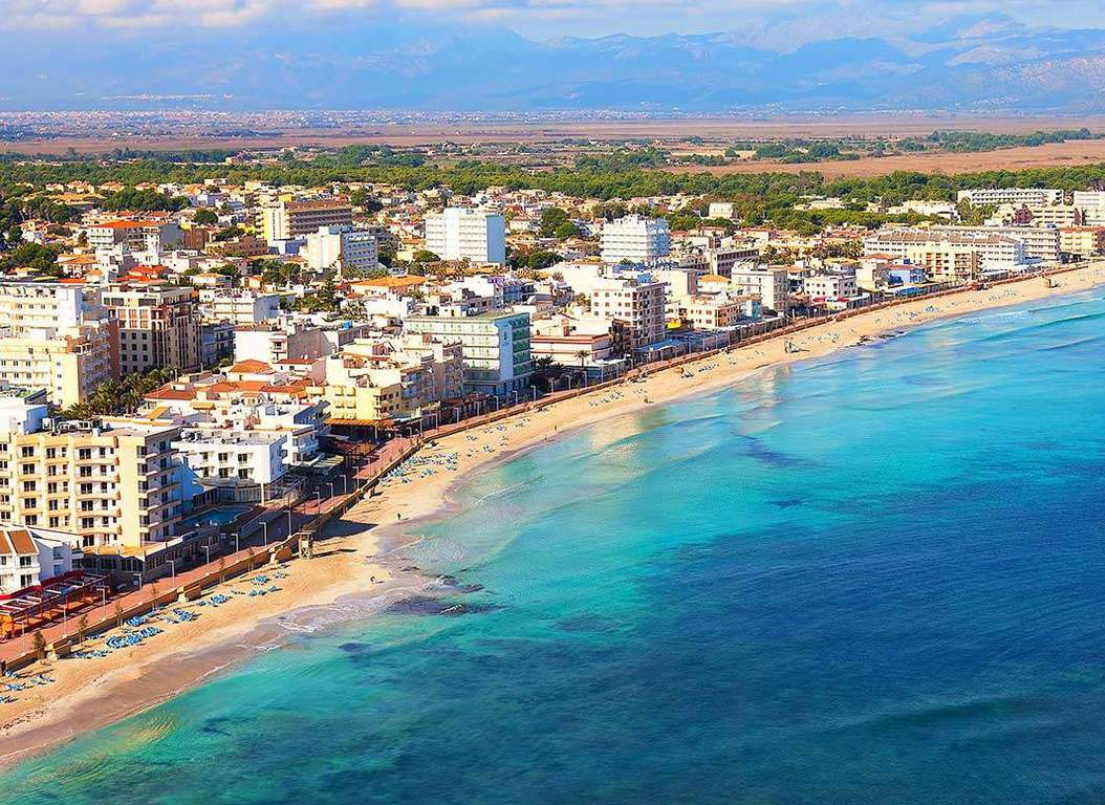 Visita la hermosa playa de can picafort